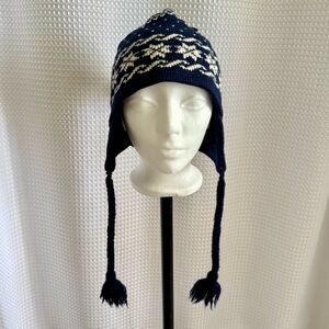 Handmade vintage knitted‎ virgin wool winter toque - cream & navy